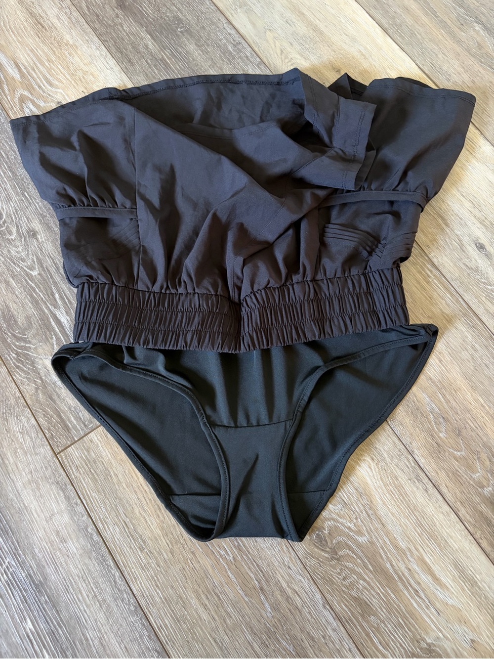 Anrabess Get Your Flirt On Women’s Ruffle Athletic Shorts - Picture 4 of 11